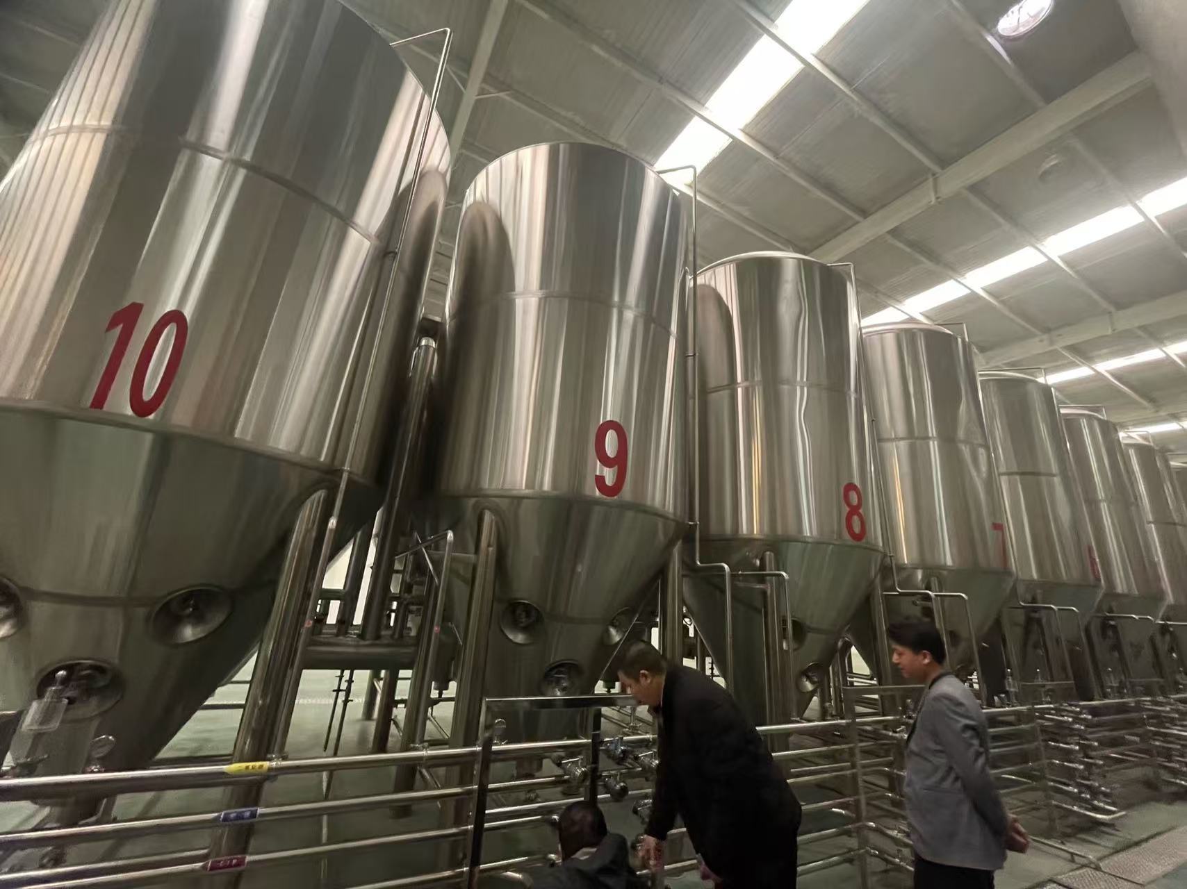 任城精酿啤酒设备厂—平面布置、设备设计、制造、调试、培训等一条龙服务